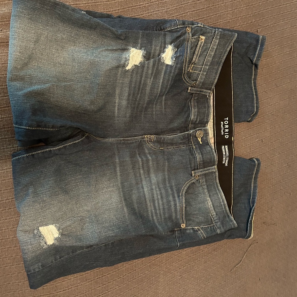 Torrid bombshell straight Jeans Distressed - Picture 2 of 4